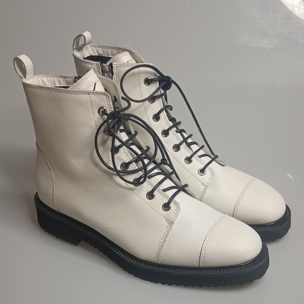 Guiseppi Zanotti Thora Lace Up Boot Size 41